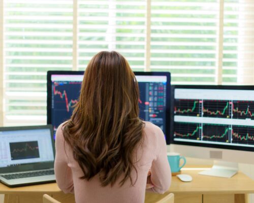 How Market Liquidity Impacts Short-Term and Long-Term Trading Strategies